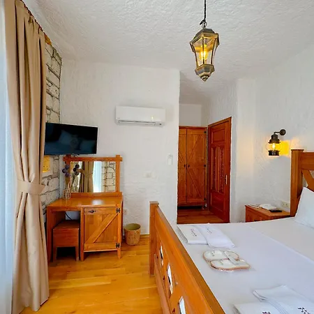 The Fountain Otel *